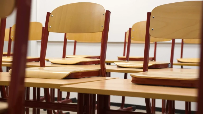La Conselleria de Educación descuenta 170 euros por día de huelga a los docentes en la nómina de junio