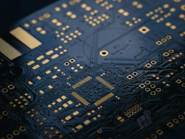 IBM presenta un chip de 100.000 millones de transistores que alarga la Ley de Moore una década