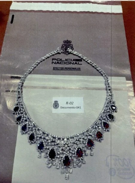 Zapatero alegará que las joyas son regalos como presidente del Gobierno durante un viaje a un país árabe 9 Moncloa joyas 10 Moncloa