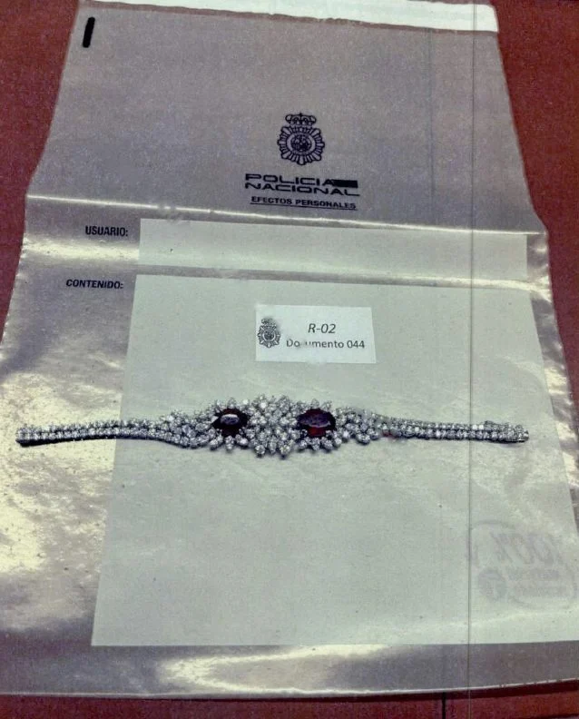 Zapatero alegará que las joyas son regalos como presidente del Gobierno durante un viaje a un país árabe 6 Moncloa joyas 7 Moncloa