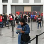 Marlaska incentiva con 25€ la hora extra a policías para regularizar inmigrantes