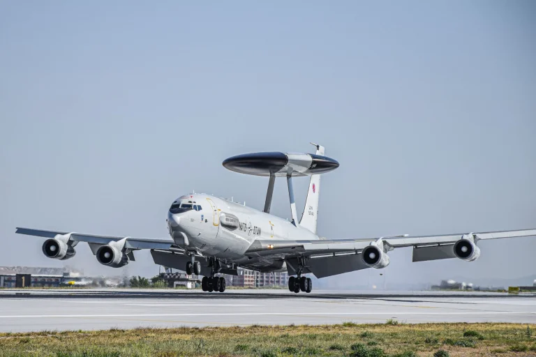 OTAN lanza concurso de 250.000 euros para atacar aeródromos rusos, según Moscú