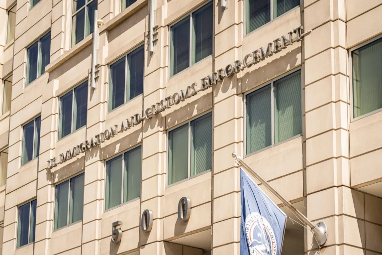 Pulte purga la ODNI: 50 analistas de inteligencia despedidos sin explicación