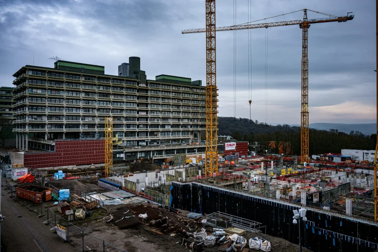 El Gobierno moviliza más de 9.600 millones para reconstruir centros educativos tras la DANA en Valencia