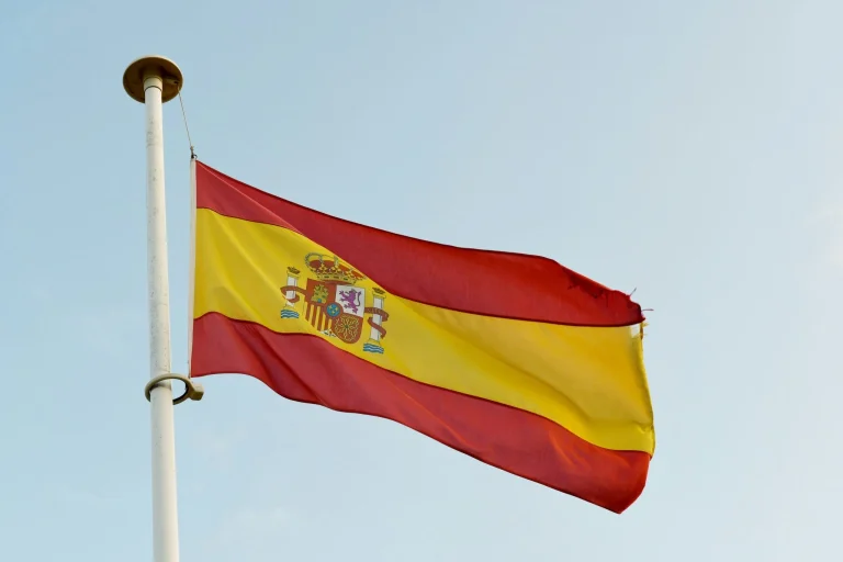 El PP aparca la moción de censura contra Sánchez hasta otoño: las claves de una decisión que evita el debate inmediato