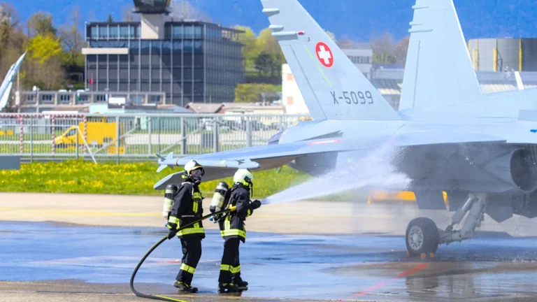 Un simulacro de atentado terrorista con rehenes en el aeropuerto de Vigo pone a prueba los protocolos de seguridad