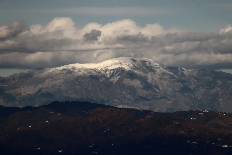 AEMET activa alertas amarillas por tormentas con granizo en Granada, Jaén y Almería para la tarde de este lunes