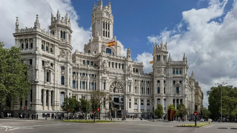 Madrid renueva los paneles de vidrio del Viaducto de Segovia con 23.000 €