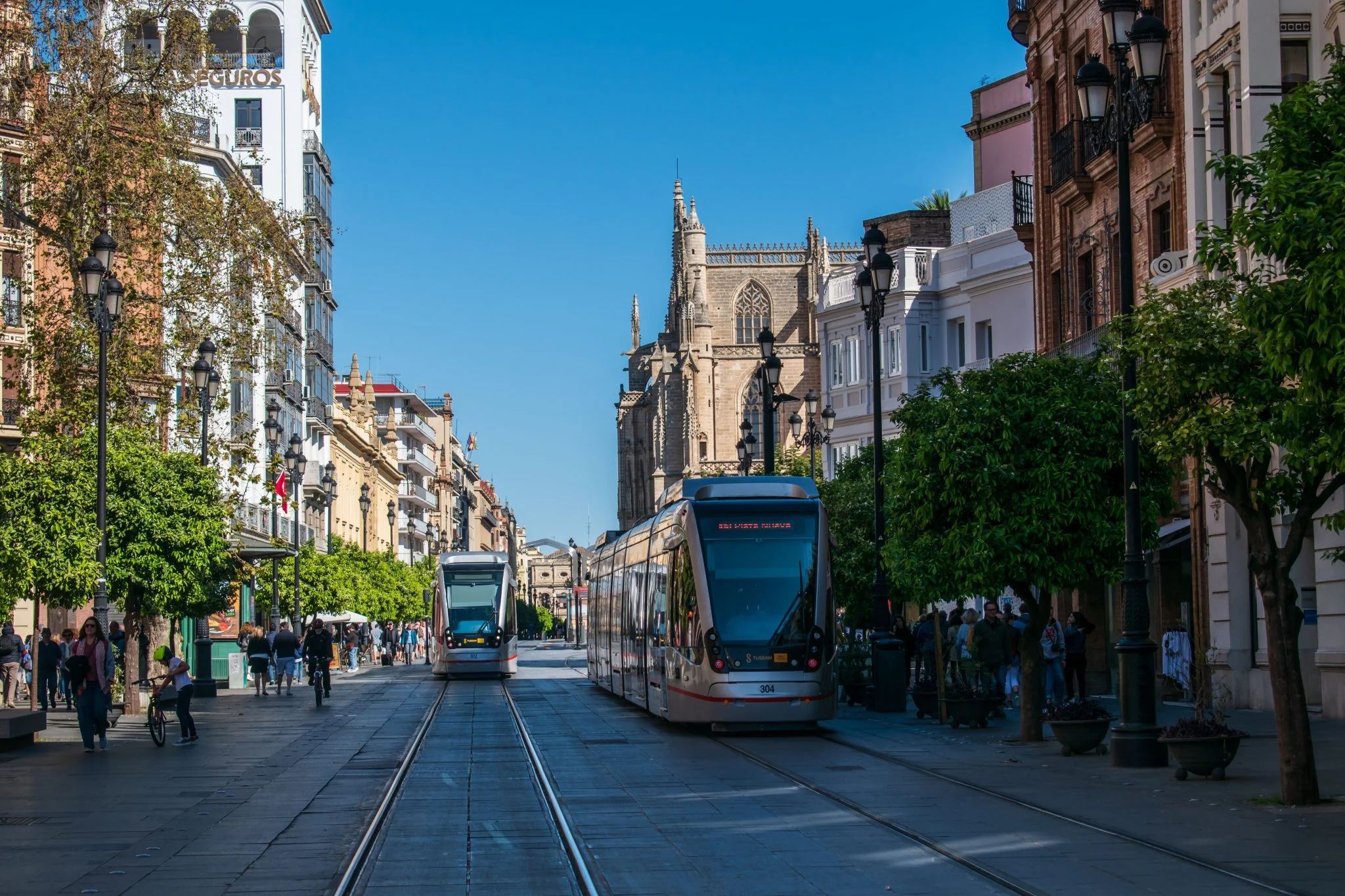 El tranvibús Sevilla Este-Duque entra en servicio este lunes y reorganiza siete líneas de Tussam 1 Moncloa Tussam