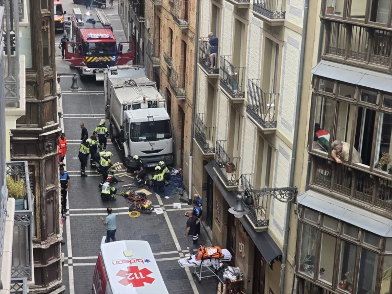 Un muerto y cuatro heridos en un atropello de un camión de basura en Pamplona