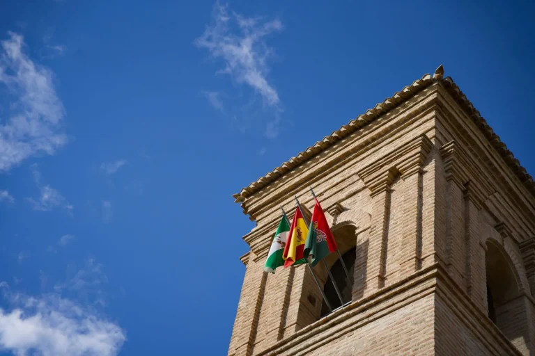 Vox negocia hasta el último minuto con Moreno la investidura en Andalucía