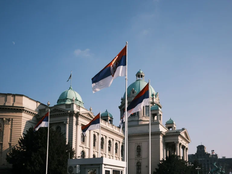 Vucic dimite y convoca elecciones anticipadas en Serbia tras las protestas y la presión de la UE