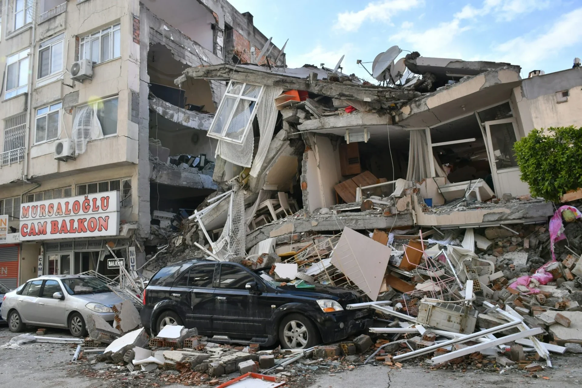 32-espanoles-fallecidos-venezuela-terrem-portada españoles fallecidos Venezuela terremotos