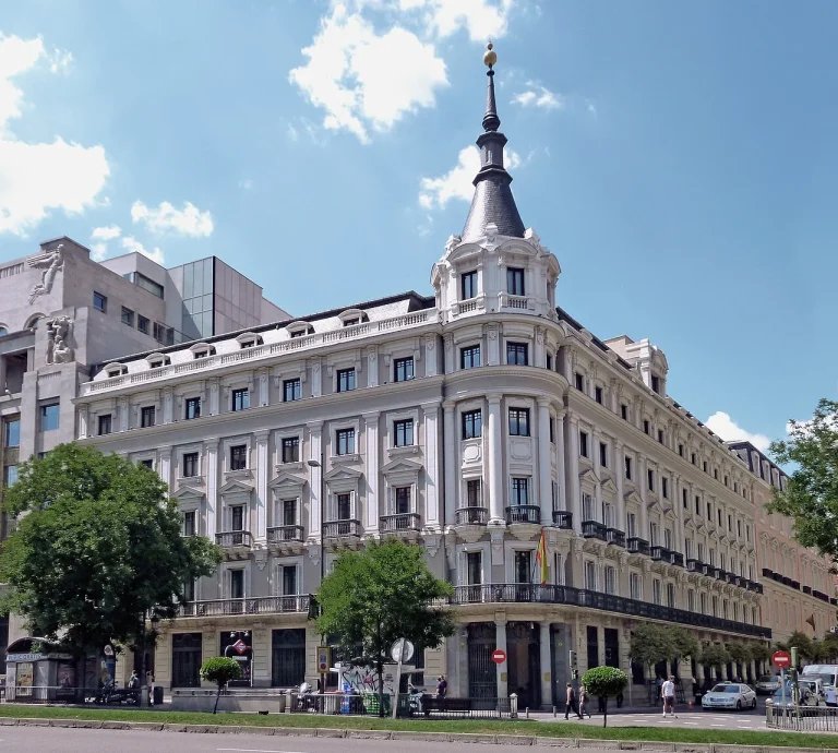 El bloqueo de SMS falsos de bancos y empresas se retrasa hasta septiembre: así te protegerá la CNMC