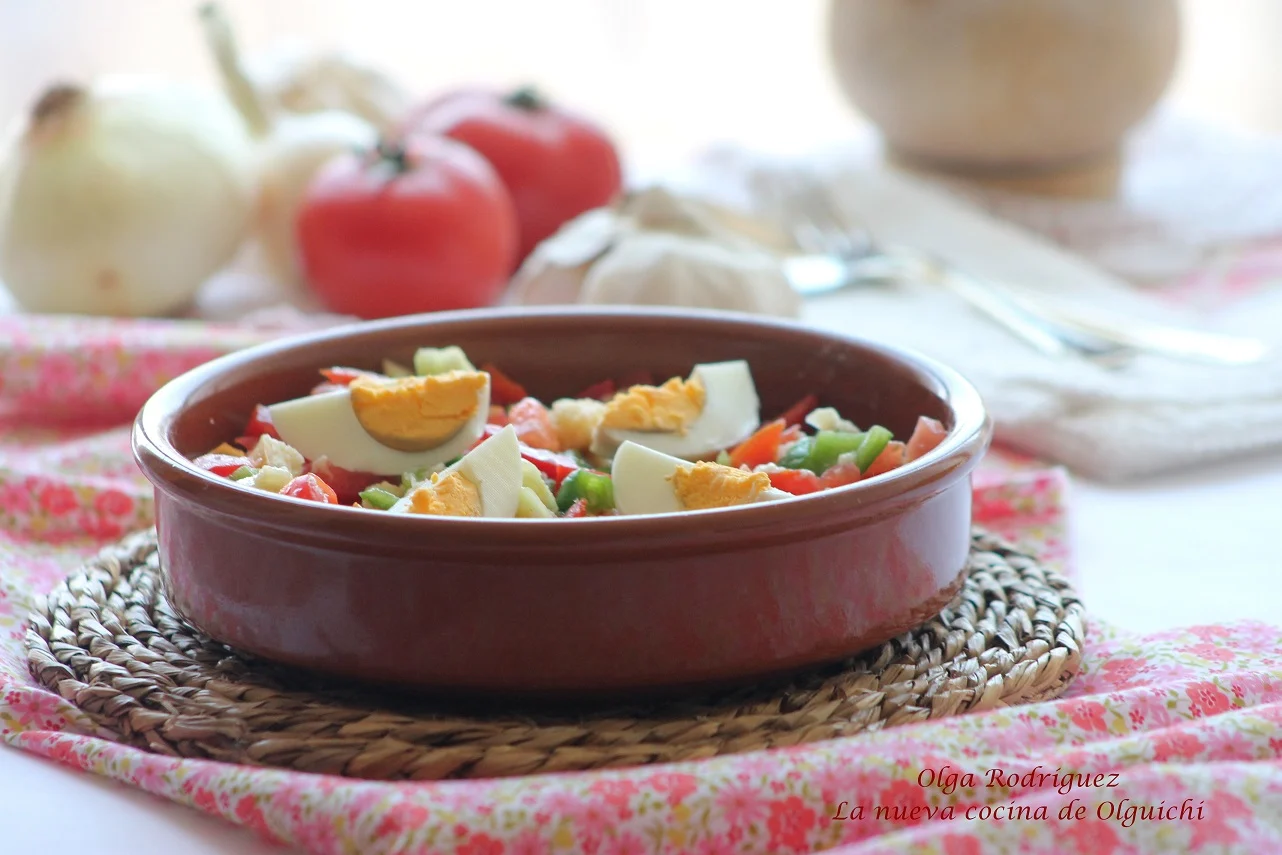 El plato de cuchara frío extremeño ideal para aprovechar el pan sobrante El plato de cuchara frío extremeño ideal para aprovechar el pan sobrante