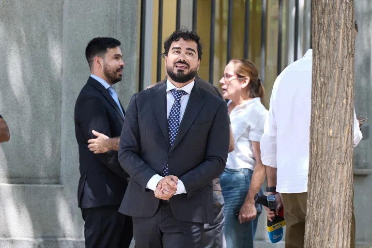 El Supremo ordena investigar las wallets de Alvise y la financiación de SALF tras retirar inmunidad