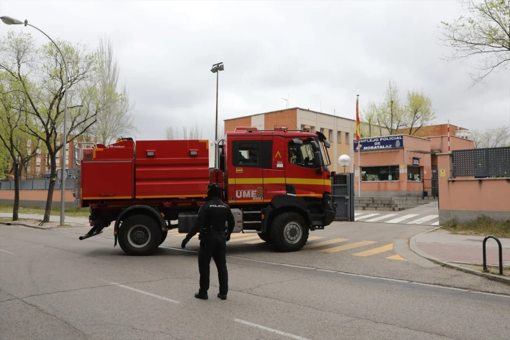 EuropaPress 2728732 policia indica militar ume entrar camion puerta comisaria distrito madrid Moncloa