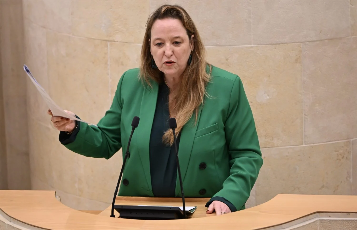 7475857_exconsejera_presidencia_justicia_gobierno_cantabria_leticia_diaz_pleno Leticia Díaz, portavoz de Vox en el Parlamento de Cantabria. AGENCIAS