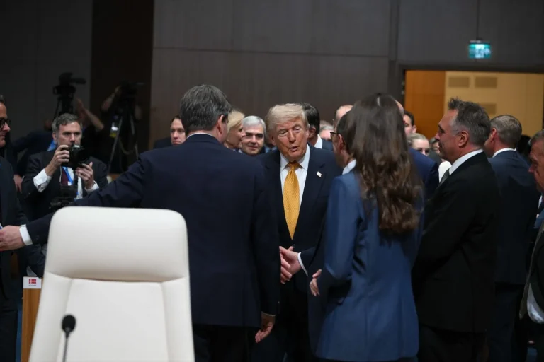Juez federal designado por Trump desestima la conspiración sediciosa contra cuatro miembros de Proud Boys