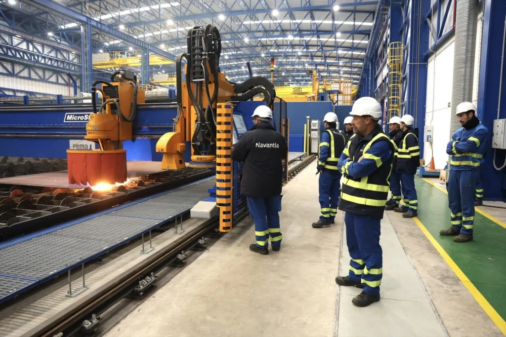 Las razones que explican la elevada deuda de Navantia pese a su récord histórico de contratos 3 Moncloa Primer corte de chapa para el nuevo contrato firmado por Navantia con el Ministerio de Defensa de Arabia Saudi Moncloa