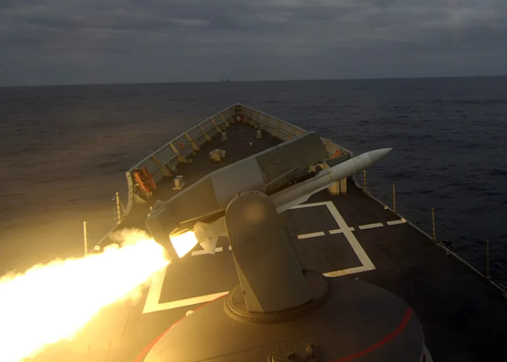Las fragatas F-80 se transforman: así aumenta la Armada española su poder naval 2 Moncloa Standard Missile of Spanish frigate SPS Canarias F86 Moncloa