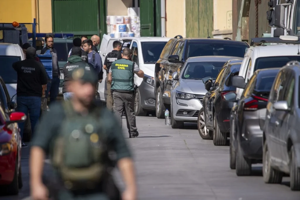 Cómo afecta la desaparición de OCON-Sur a la lucha contra el narcotráfico en España 3 Moncloa Varios agentes de la Guardia Civil en el poligono del Tarajal a 19 de febrero de 2025 en Ceuta Moncloa