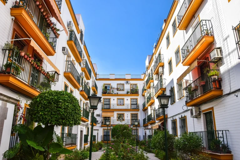 El precio del alquiler en Sevilla corta las alas a los universitarios andaluces: los caseros se aprovechan de la desesperación