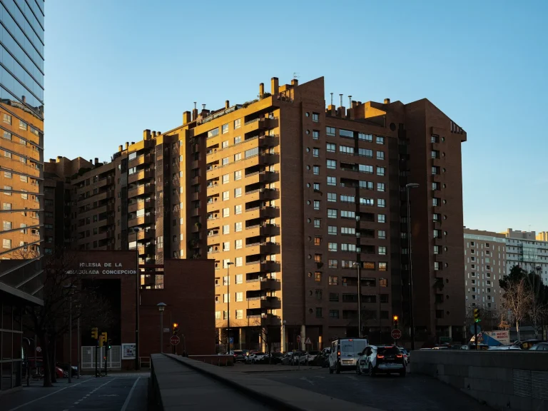 El Gobierno de Aragón rechaza declarar zonas tensionadas y propone 500 viviendas públicas en 43 municipios