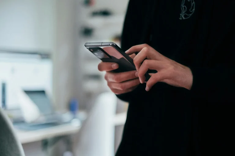 La Eurocámara posterga el ‘chat control UE’ mientras el trílogo se estanca por la polémica del espionaje