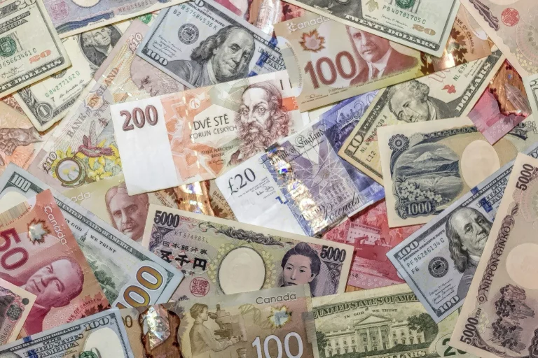 Citi prevé el dólar en Colombia en 3.527 pesos para 2026: el impacto en las empresas españolas