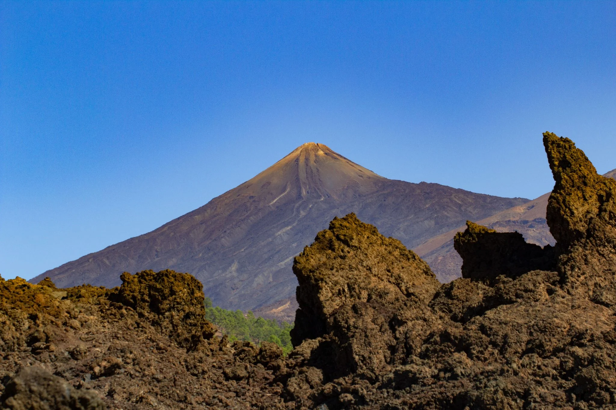 Tenerife registra 500 microseísmos en diez horas bajo el Teide sin riesgo eruptivo a corto plazo 1 Moncloa Teide
