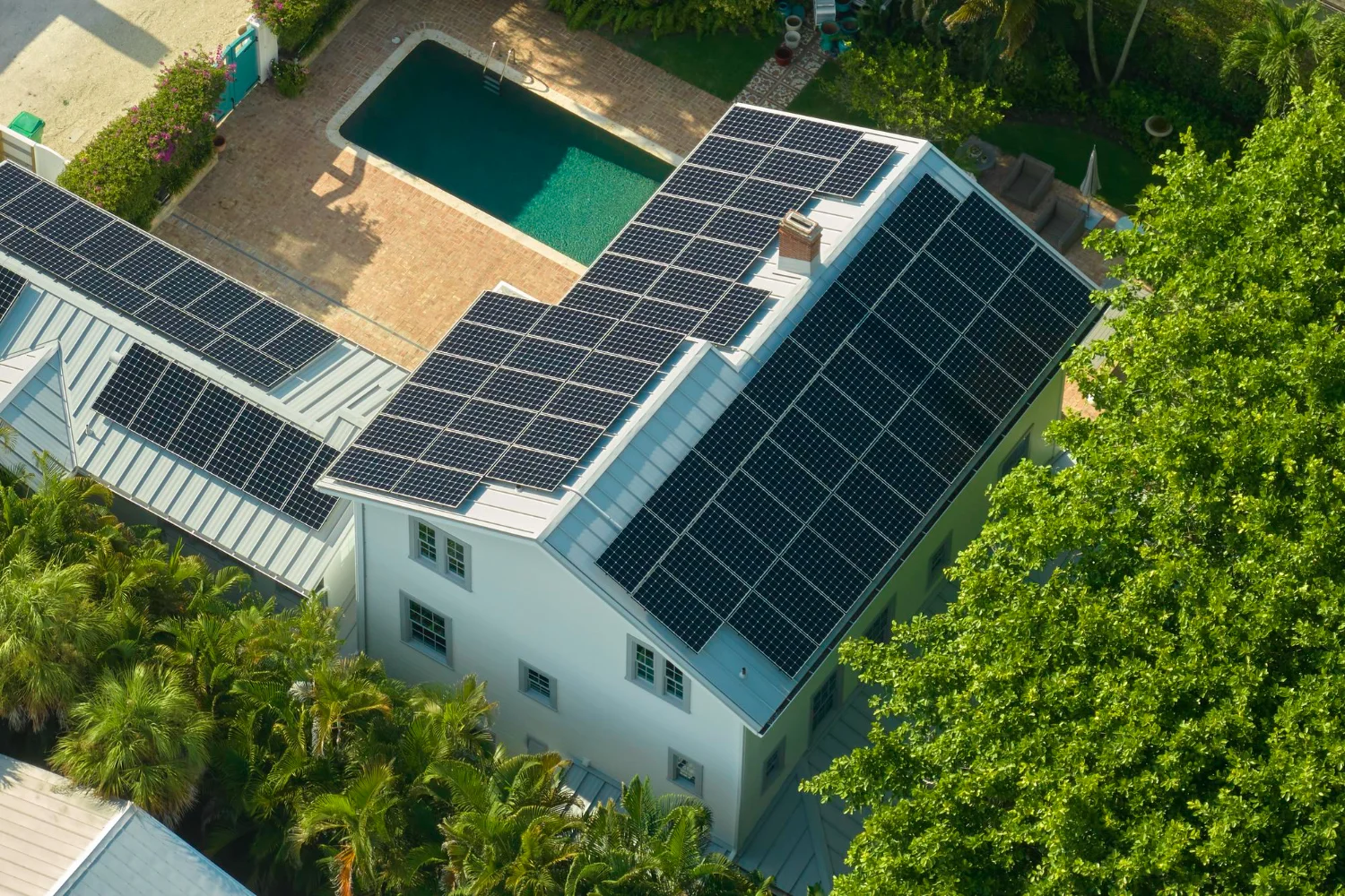 La deducción del 40% en el IRPF por placas solares sigue viva: así puedes pedirla hasta finales de 2026 La deducción del 40% en el IRPF por placas solares sigue viva: así puedes pedirla hasta finales de 2026