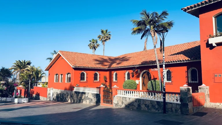 La Policía Nacional libera a una menor explotada sexualmente en Tenerife y detiene a tres hombres