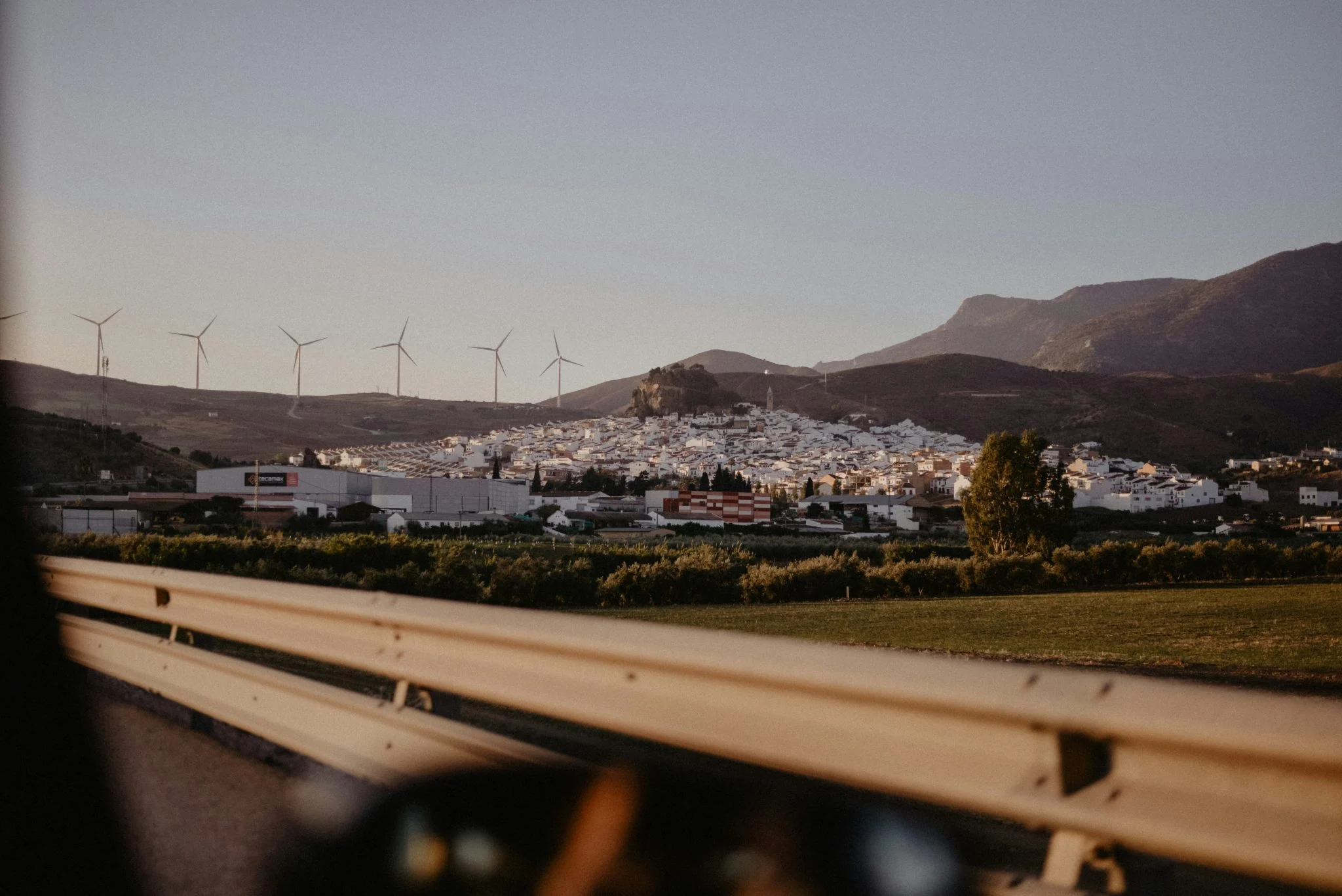 El Partido Verde Europeo pide a Bruselas investigar si el pacto PP-Vox en Andalucía viola la normativa ambiental de la UE 1 Moncloa Partido Verde Europeo