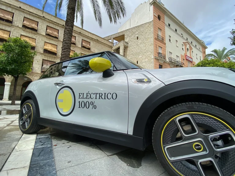 Los programas MOVES impulsan 204.915 vehículos eléctricos y 160.095 puntos de recarga en España