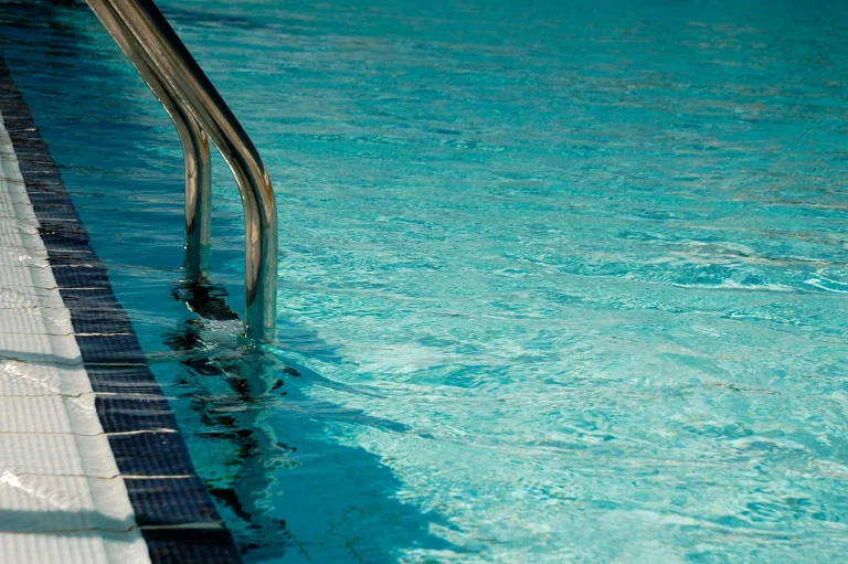 17 heridos, 4 graves, por una reacción química en la piscina municipal de La Bisbal del Penedès