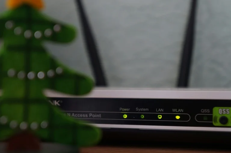 La regla de los 30 centímetros: aleja tu router de estos aparatos y mejora el WiFi