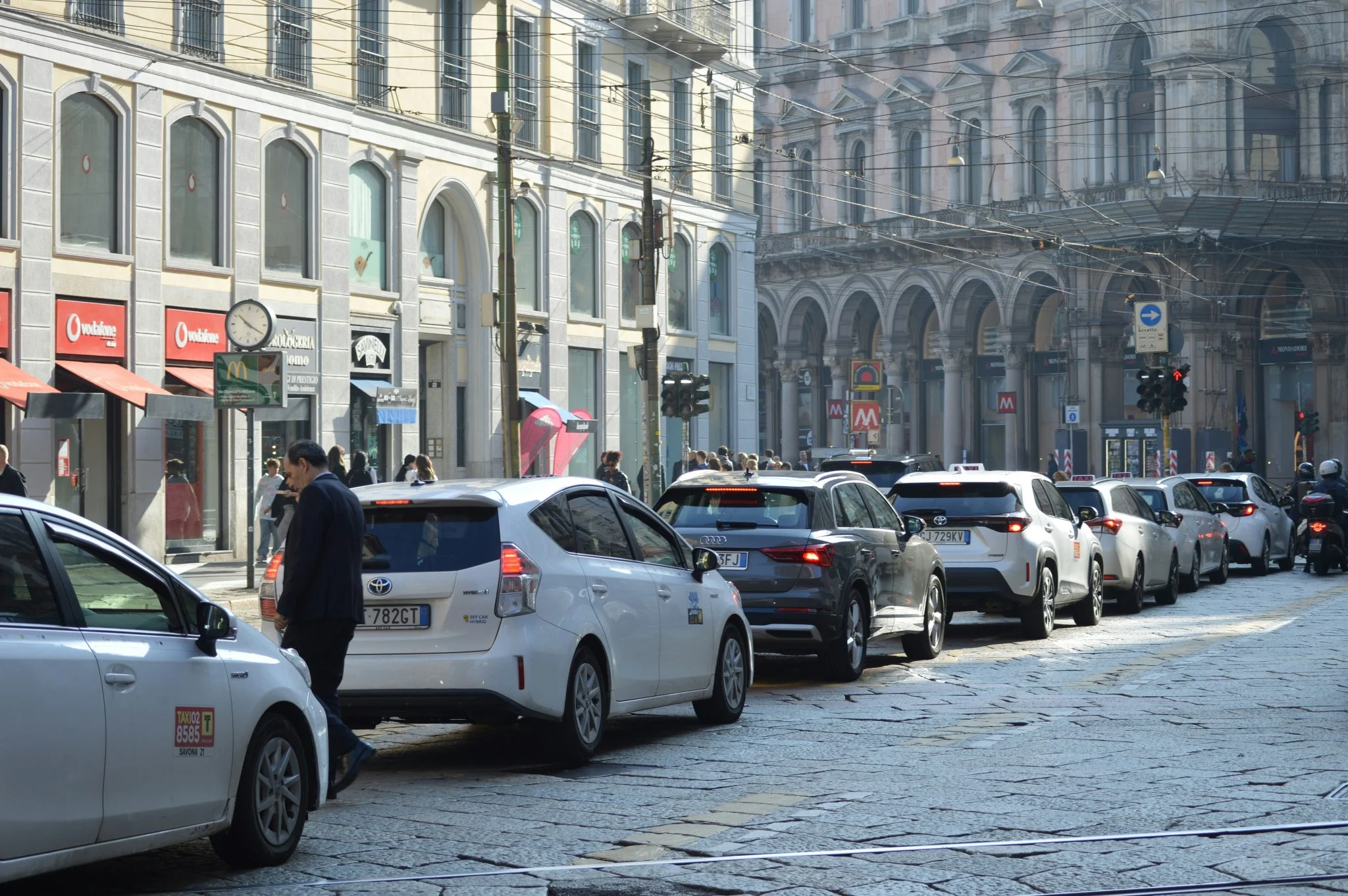 robotaxis-madrid-2026-uber-waymo-cabify-portada Robotaxis Madrid 2026