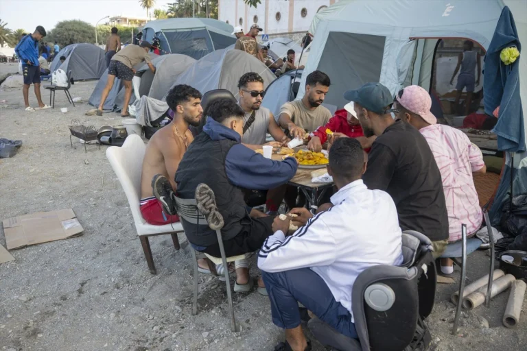 Sánchez acelera en dos semanas la devolución de migrantes para resolver la crisis de Ceuta
