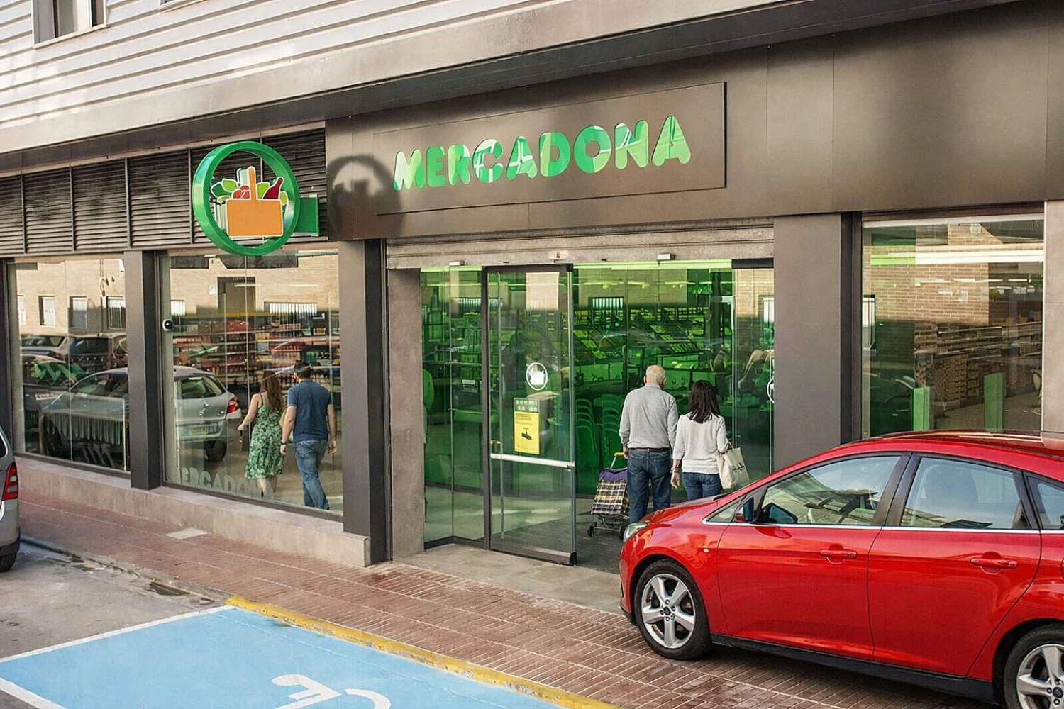 Mercadona confirma que abrirá sus tiendas los domingos de agosto y este es el horario del festivo del 15 Mercadona confirma que abrirá sus tiendas los domingos de agosto y este es el horario del festivo del 15