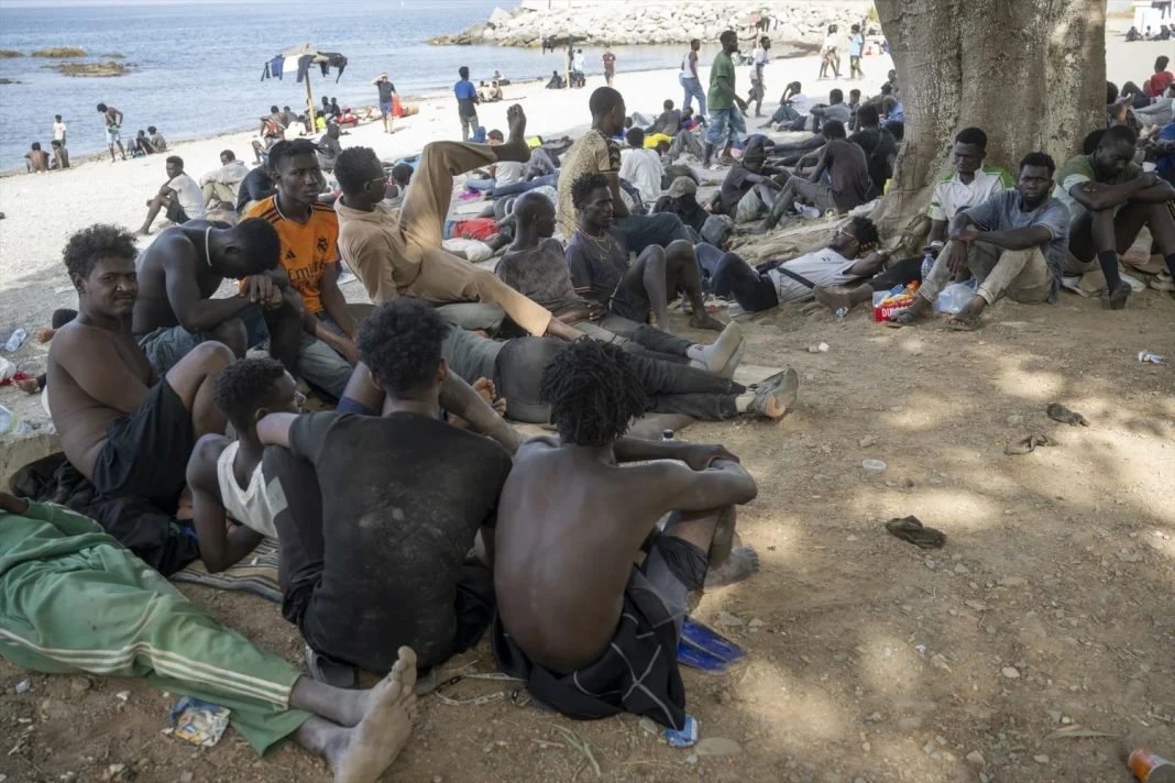 Varios migrantes en Ceuta. Tras la crisis migratoria desatada el pasado jueves 30 de julio Varios migrantes en Ceuta. Tras la crisis migratoria desatada el pasado jueves 30 de julio. Foto: Europa Press.