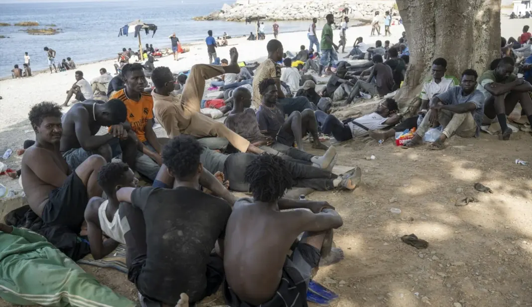 Varios migrantes en Ceuta. Tras la crisis migratoria desatada el pasado jueves 30 de julio Varios migrantes en Ceuta. Tras la crisis migratoria desatada el pasado jueves 30 de julio. Foto: Europa Press.