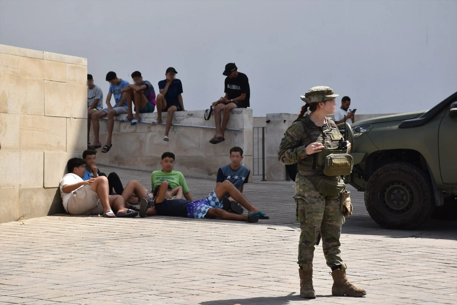 Varios militares dan apoyo a efectivos de la Policía Nacional en Ceuta Varios militares dan apoyo a efectivos de la Policía Nacional en Ceuta. Foto: Europa Press.
