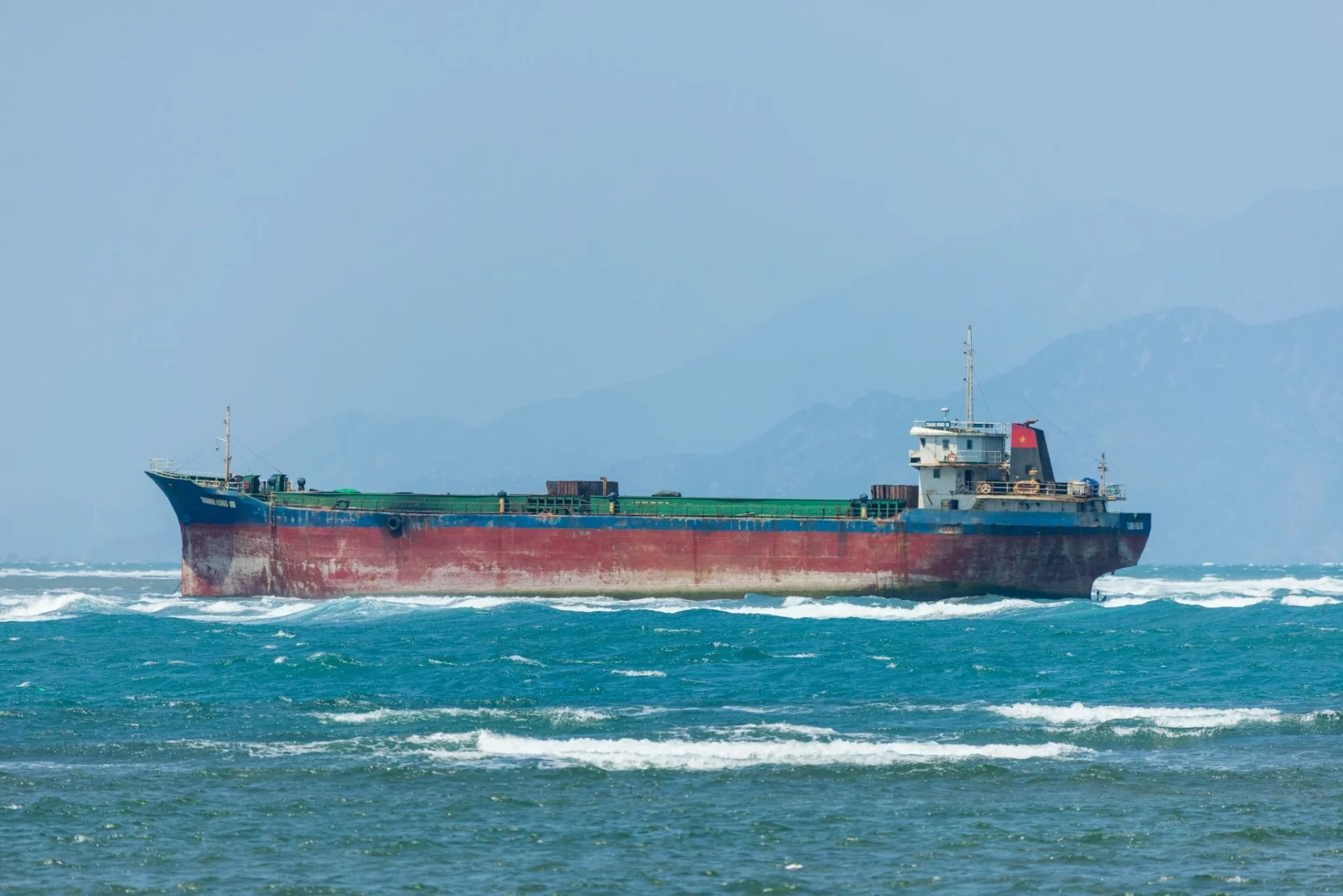 ataque-carguero-mar-negro-navegacion-rus-portada ataque carguero Mar Negro