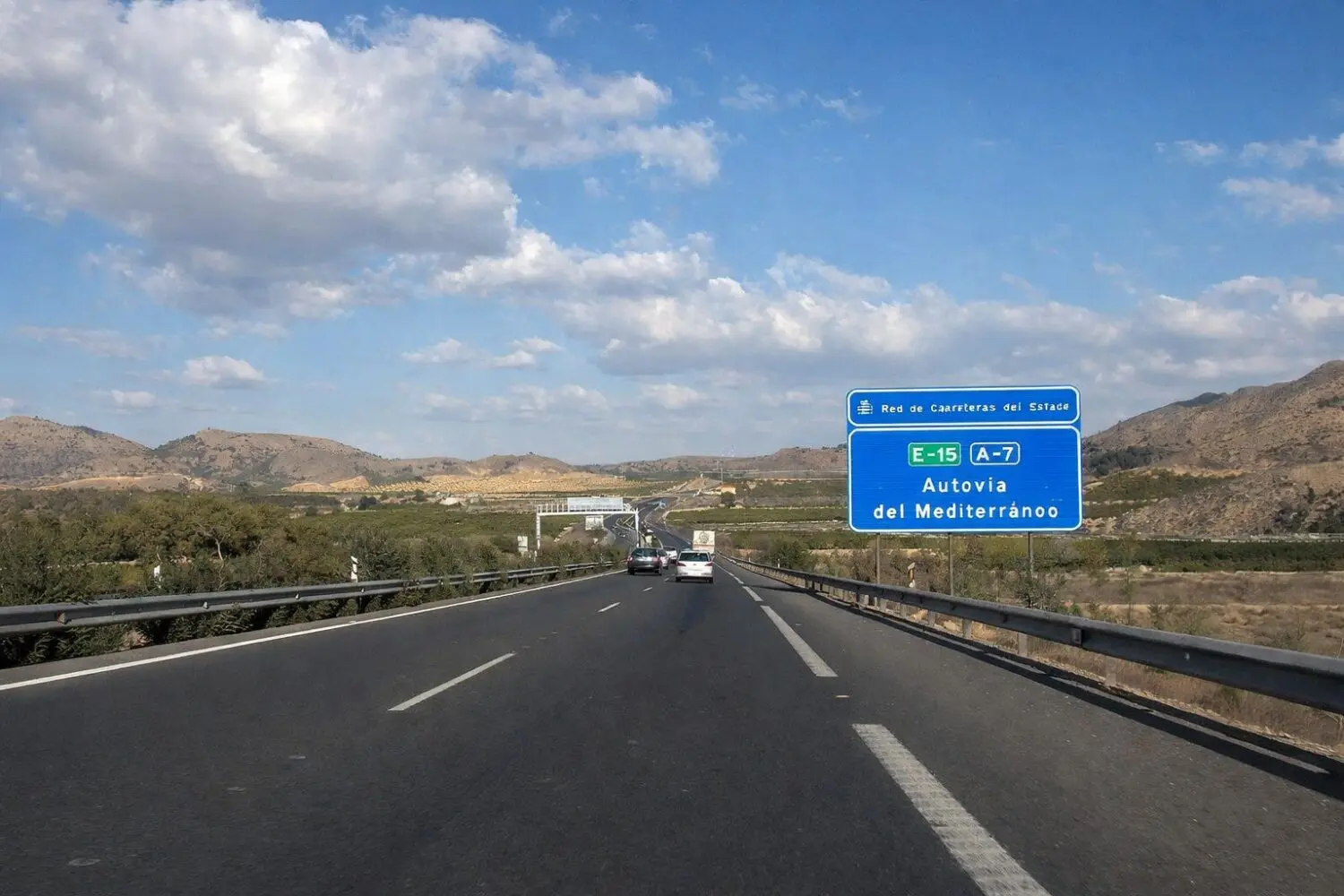 Por qué repostar en la primera estación de la autovía es el peor error económico del viaje de vuelta Por qué repostar en la primera estación de la autovía es el peor error económico del viaje de vuelta
