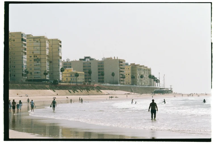 La Junta: playas Cádiz prohibido baño, cinco afectadas por bacterias fecales
