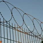 Crisis migratoria Ceuta: un millar espera plaza en el CETI y el Gobierno anuncia boyas en Melilla