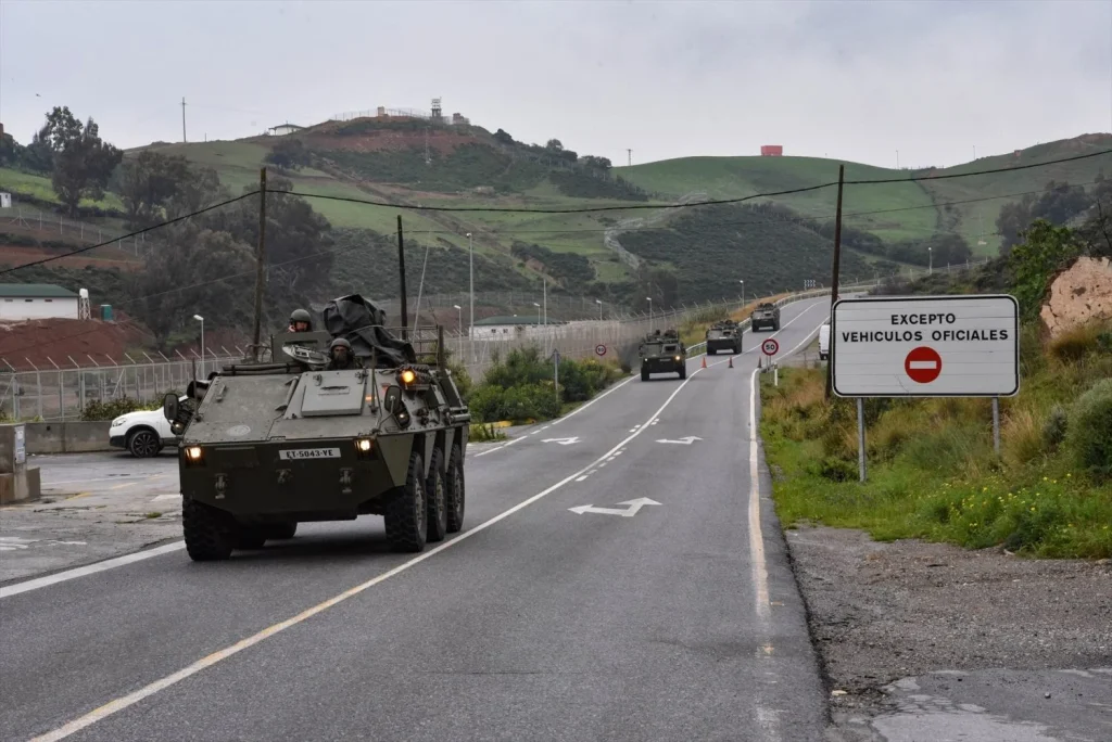 Así usó Marruecos TikTok y WhatsApp para coordinar el asalto masivo a Ceuta 2 Moncloa El ejército desplegado en Ceuta. EP