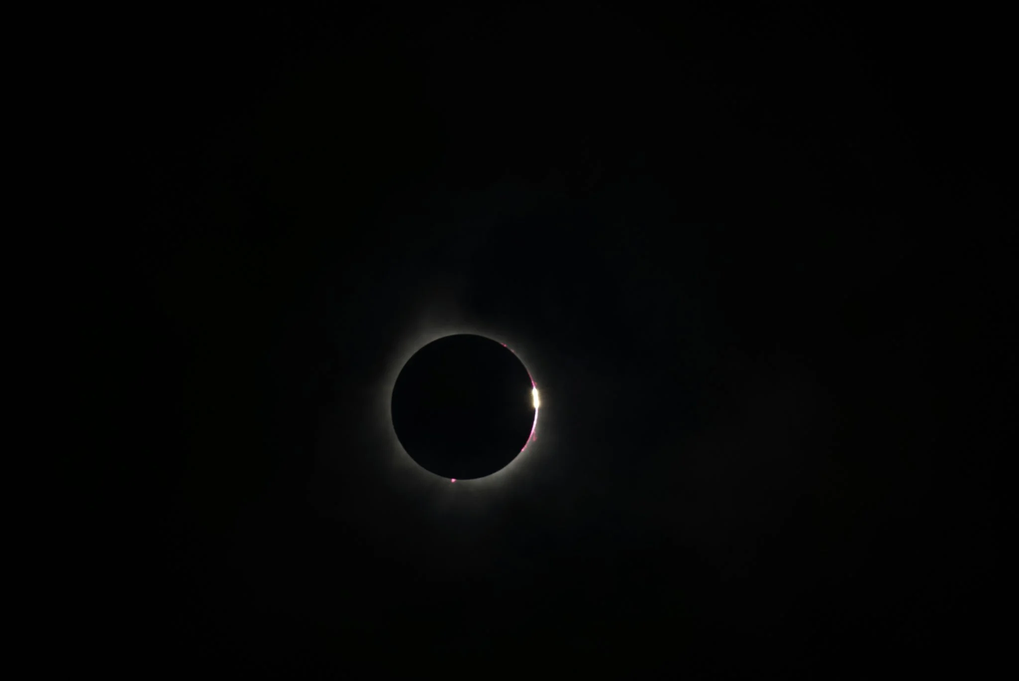 Fotografiar el eclipse solar con el móvil: guía para no dañar el sensor 1 Moncloa eclipse solar 12 agosto