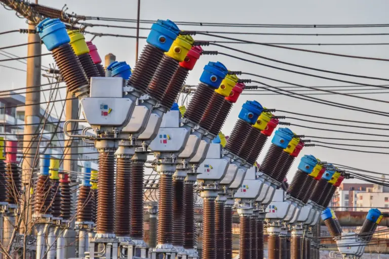 El INCIBE alerta de dos vulnerabilidades críticas en ASE2000, el sistema de control de subestaciones eléctricas